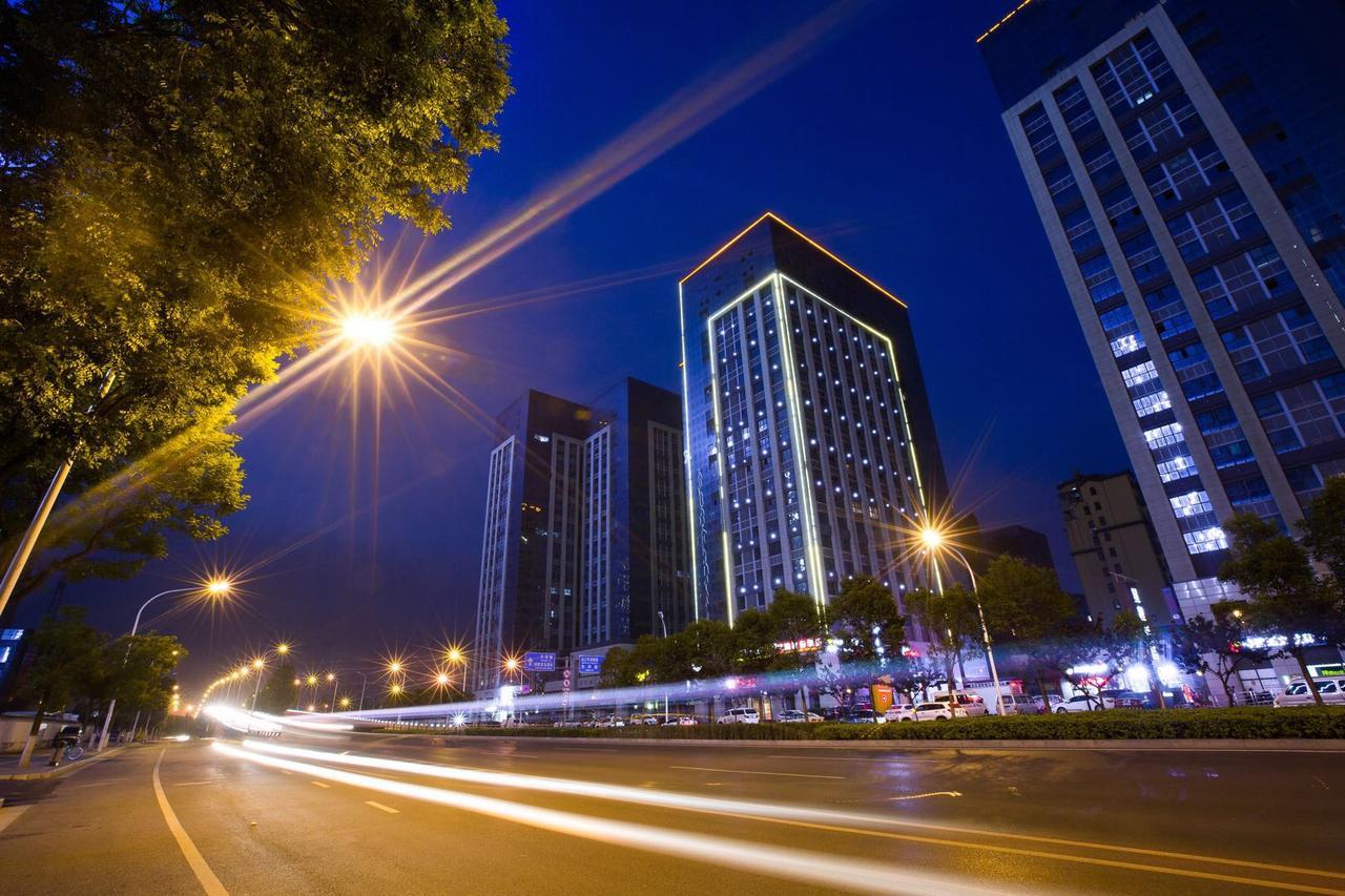 Ibis Xi'An North Train Station Executive Center Hotel Exterior photo